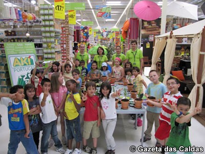 Crianças em workshop no Aki das Caldas