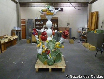 Artista brasileiro cria obra com louça usada da Fábrica Bordalo Pinheiro