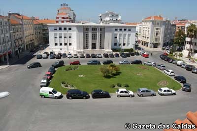Parque de estacionamento subterrâneo na Praça 25 de Abril