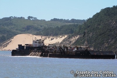 Dragagens na baía de S. Martinho Draga