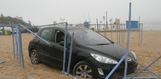 Entraram com o carro na praia depois de noite de copos Foz do Arelho