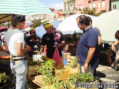 Chef Chakall cozinhou nas Caldas com produtos da Praça da Fruta Praça da Fruta