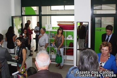 Loja social ajuda com roupa os mais necessitados