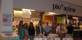 Estudantes e centro comercial auxiliam famílias carenciadas Entrega