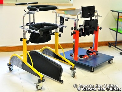 Escola Josefa de Óbidos recebe equipamento para crianças com multideficiência Equipamentos