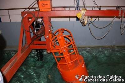 Empresa sediada nas Gaeiras cria tecnologia de produção de energia a partir das ondas do mar