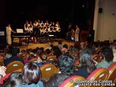 EcoFamílias do Oeste instalaram redutor nas torneiras que permite poupar água Concerto em Obidos