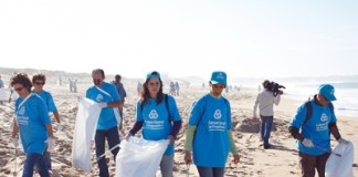 Funcionários da CGD limparam areal em Peniche Funcionários da CGD