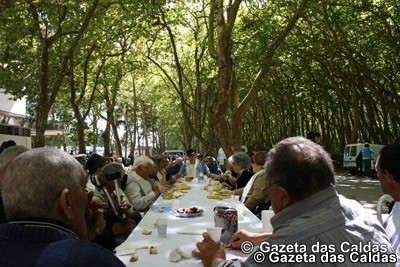 Idosos caldenses celebraram Dia Internacional com festa na mata