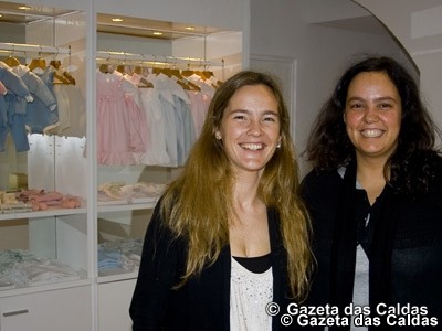 Abriu loja de artigos de criança na Cova da Onça