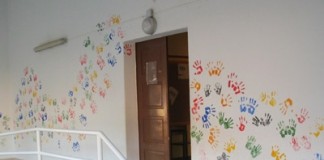 Pais e autarquia embelezam escola na Delgada Parede do edifício