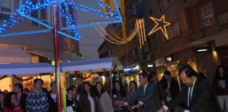 Alunos da ETEO criaram árvore de Natal auto-sustentável