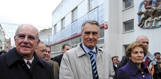 Cavaco Silva ouviu aplausos e recados em arruada pelas Caldas