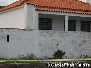Os assaltantes abriram um buraco de cerca de um metro nas traseiras do banco, por onde entraram na madrugada de 10 de Março notícias das Caldas