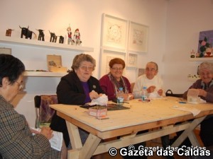 As bordadeiras mostraram aos visitantes os pontos que tão bem sabem fazer notícias das Caldas