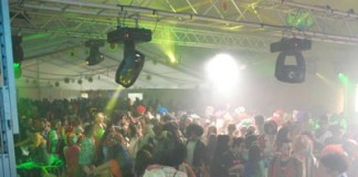 Tenda em frente ao Mosteiro e corsos nocturnos em Alcobaça