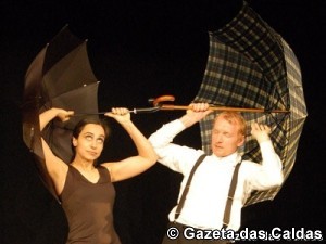 Os actores romenos Dana Cavaleru e Richard Bovnoczi e o cantor Charles Suberville participaram nesta iniciativa notícias das Caldas