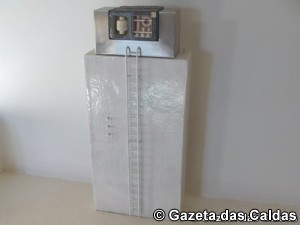 A obra de Mário Reis que foi premiada une a cerâmica ao ferro e ao inox notícias das Caldas