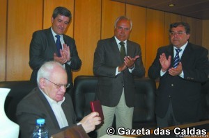O homenageado recebeu a medalha de mérito do Governo Civil de Leiria notícias das Caldas