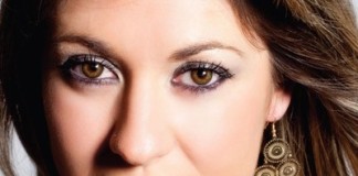 Cantora caldense Rebeca lança novo álbum notícias das Caldas