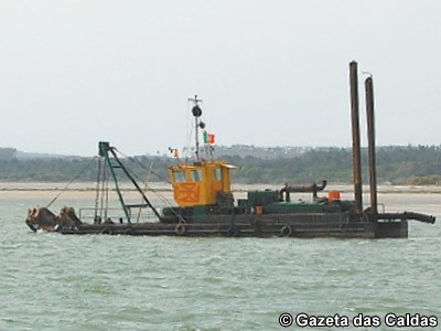 Mistério adensa-se em torno da draga na lagoa de Óbidos