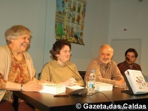 Isabel Castanheira, Gonçalo Elias, João Pedro Pina e Hélder Cardoso durante a apresentação do livro notícias das Caldas