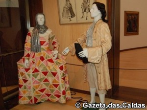 Elementos da exposição do Teatro da Rainha para apreciar no Museu Malhoa notícias das Caldas