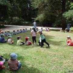 Crianças divertem-se no Parque D. Carlos I