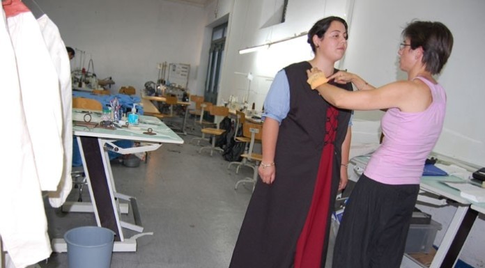 Atelier em Óbidos permite triplicar o número de trajes medievais notícias das Caldas