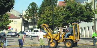 A lavagem da Praça da Fruta e as escadas da Foz do Arelho notícias das Caldas