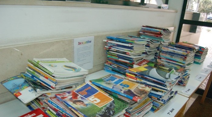 Biblioteca das Caldas cedeu 200 manuais escolares notícias das Caldas
