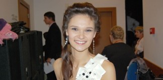 Jovem ucraniana é apresentadora de televisão notícias das Caldas