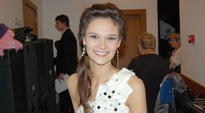 Jovem ucraniana é apresentadora de televisão notícias das Caldas