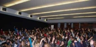 Mais de 200 jovens esgrimiram argumentos sobre a pena de morte