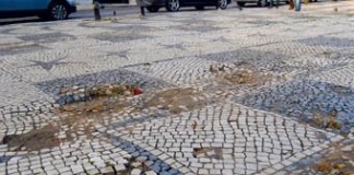 Mais buracos na Praça da Fruta