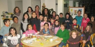 Crianças aprenderam a confeccionar enfeites e doces natalícios