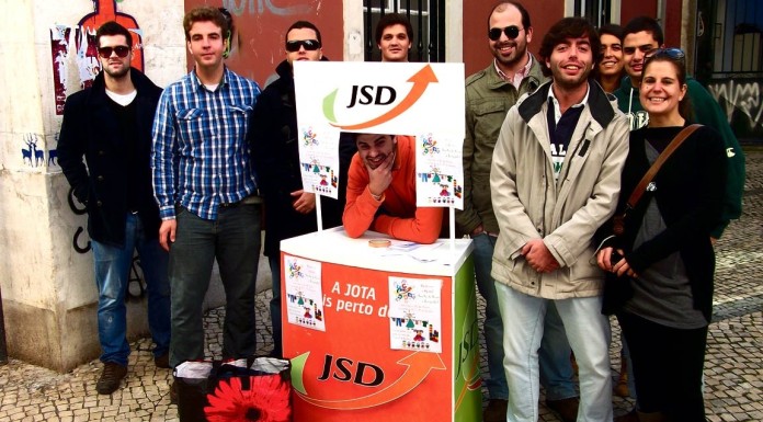 JSD das Caldas faz recolha de brinquedos e roupa