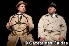 Quatro actores interpretam mais de 100 personagens em comédia inspirada em Hitchcock