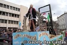 Caldas rompe a tradição e antecipa corso de terça-feira para sábado à noite