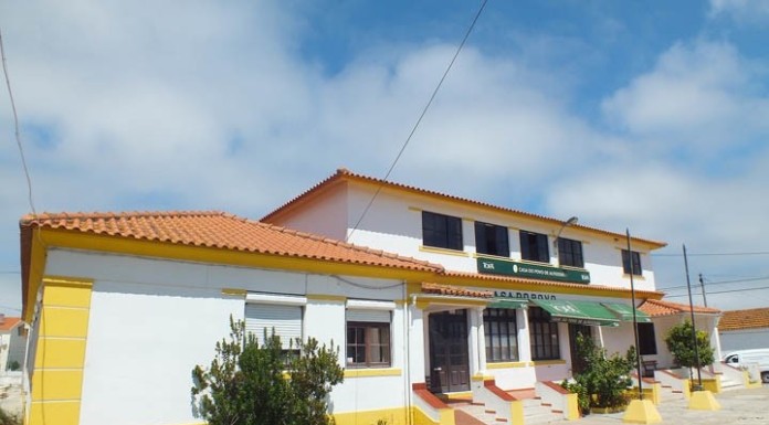 Casa do Povo de Alfeizerão sem direcção