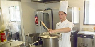 Cozinha de Autor na Escola de Hotelaria e Turismo do Oeste – Diogo Medalha foi chefe de cozinha por um dia na Escola de Turismo do Oeste