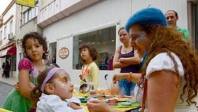 Comerciantes assinalaram Dia da Criança com animação de rua