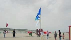 Símbolo da qualidade balnear já esvoaça nas praias do Mar e da Lagoa