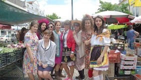 Quando o teatro sai à rua e vai à Praça da Fruta