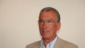 António Carneiro contra as propostas do governo para as entidades regionais de turismo