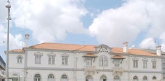 E porque não o Lusitânia Comboio Hotel a passar pelas Caldas da Rainha?