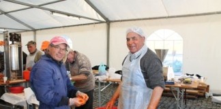 Cinco toneladas de chouriço preparadas para a Festa do Santo Antão em Salir de Matos