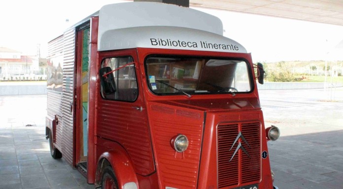 Biblioteca itinerante do Bombarral foi modernizada e inclui obras digitais Notícias das Caldas