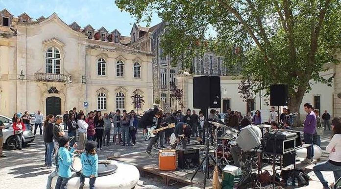 Jovens manifestaram-se no Largo da Copa