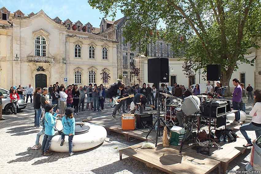 Jovens manifestaram-se no Largo da Copa